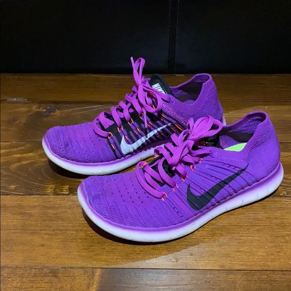 Nike Shoes - Nike size 6.5 free running shoe